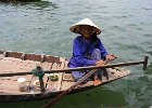 IMG 0842  En ældre vietnamesisk kvinde siddende ventende i sin båd på Hoi An floden